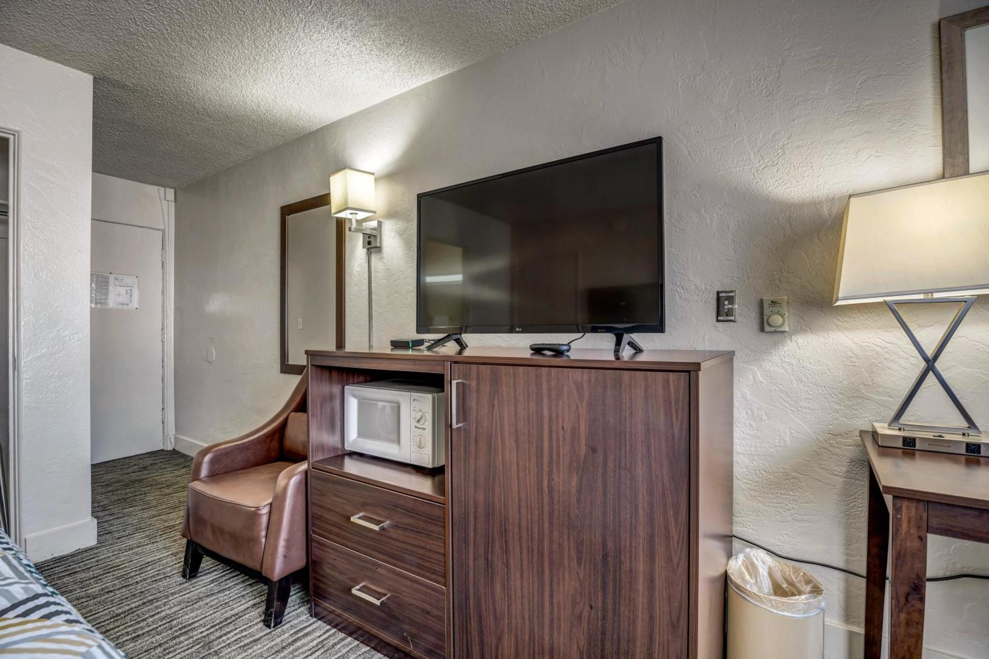 Eastside Motel 3*